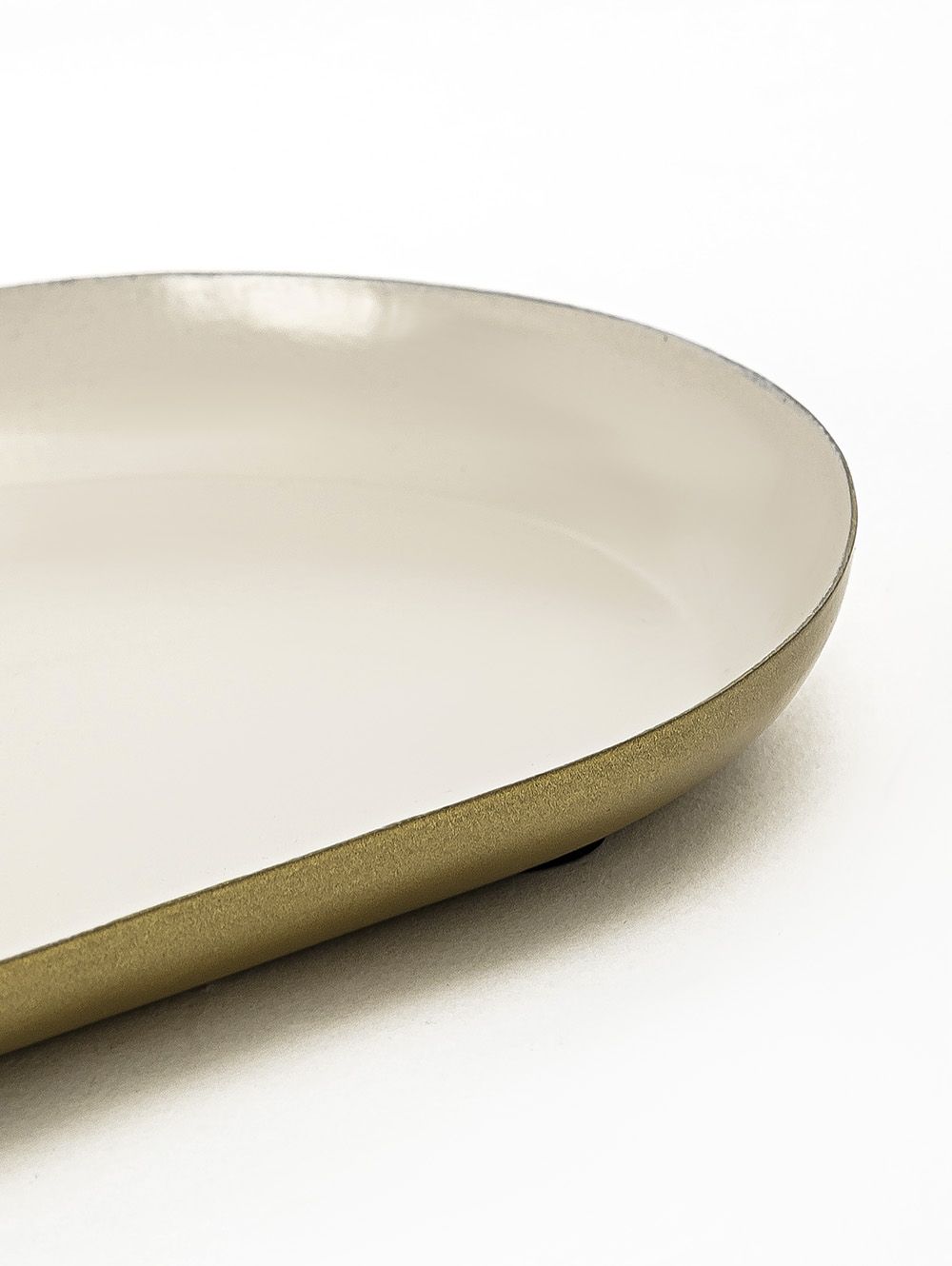 BANDEJA OVALADA INDORE BLANCO Y DORADO SMALL